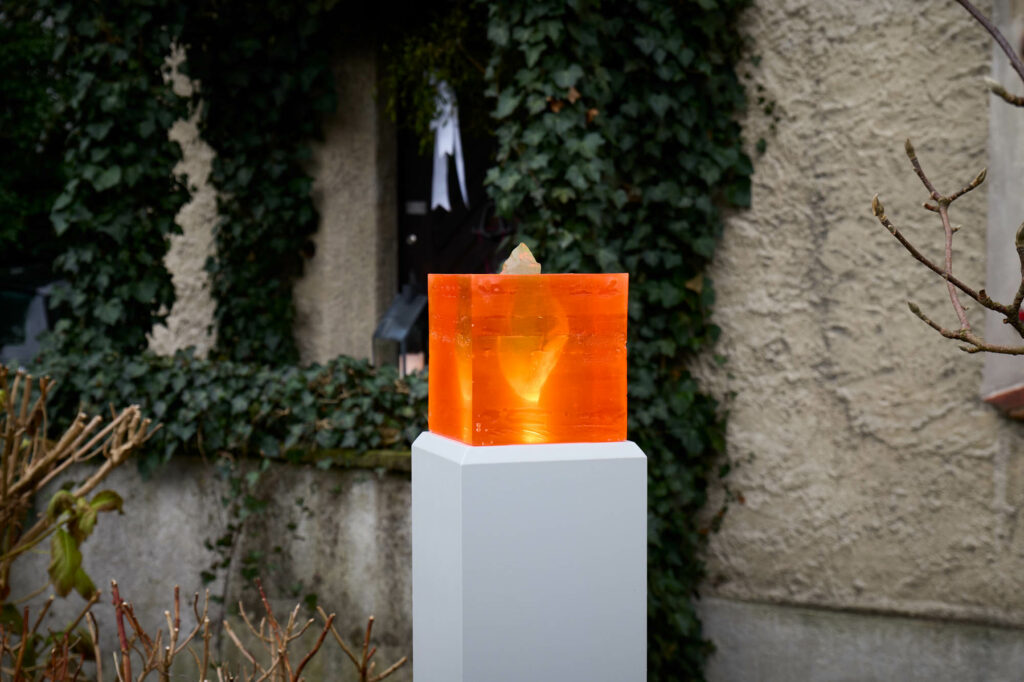 Gerd Menias Skulptur Iceberg in der Galerie Fritz in Dornbirn.