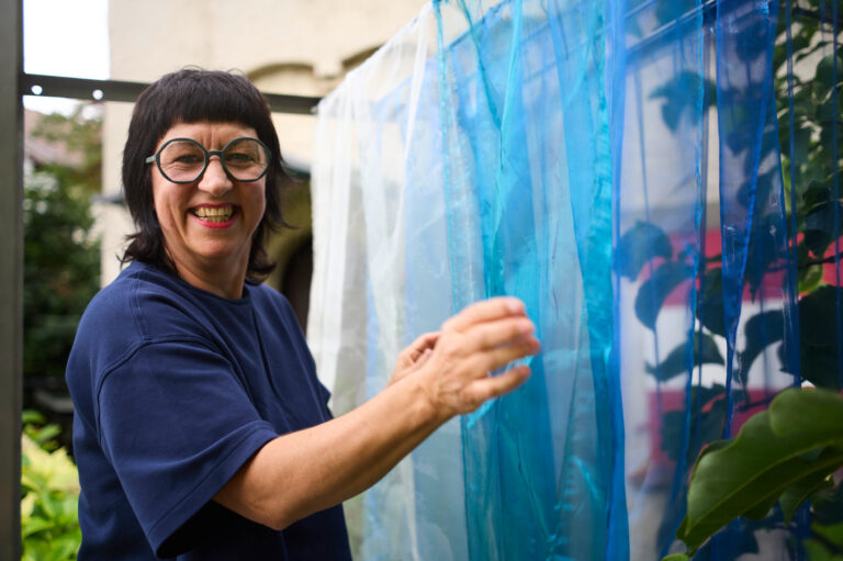 Kunstdusche Birgitt Konzett in der Galerie Fritz