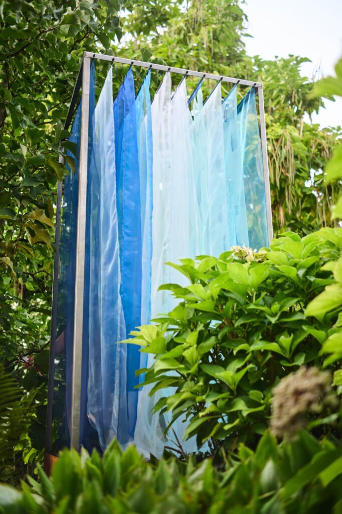 Kunstdusche Birgitt Konzett in der Galerie Fritz