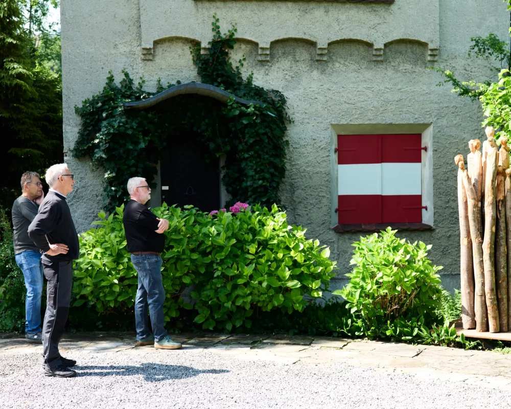 Aufbau der Ausstellung von Janine Rogen